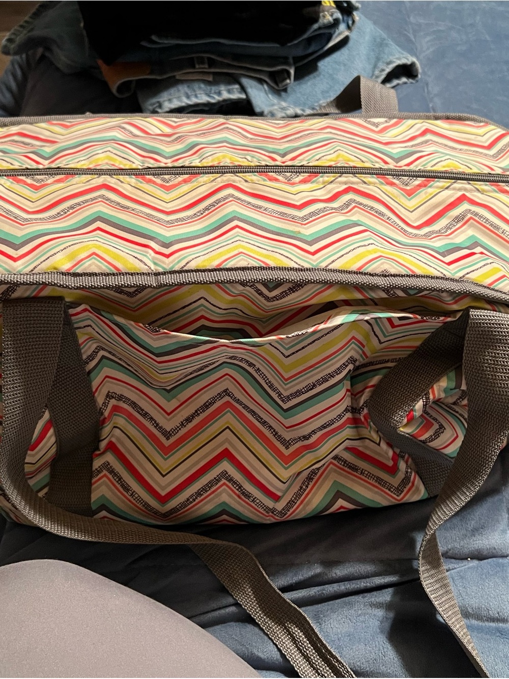Stylish Chevron-Print Women’s Tote Bag in Multicolor